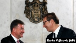 I dërguari i posaçëm i BE për dialogun Kosovë-Serbi, Miroslav Lajcak, gjatë një takimi në Beograd me Presidentin serb Aleksandar Vuciq. 22 qershor, 2020.