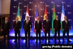 B5+1 форумуна келген Борбор Азиядагы беш өлкө менен АКШнын аткаминерлери. 4-февраль, 2026-жыл.