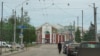 Антидронова сітка на вулиці Краматорська поблизу залізничного вокзалу