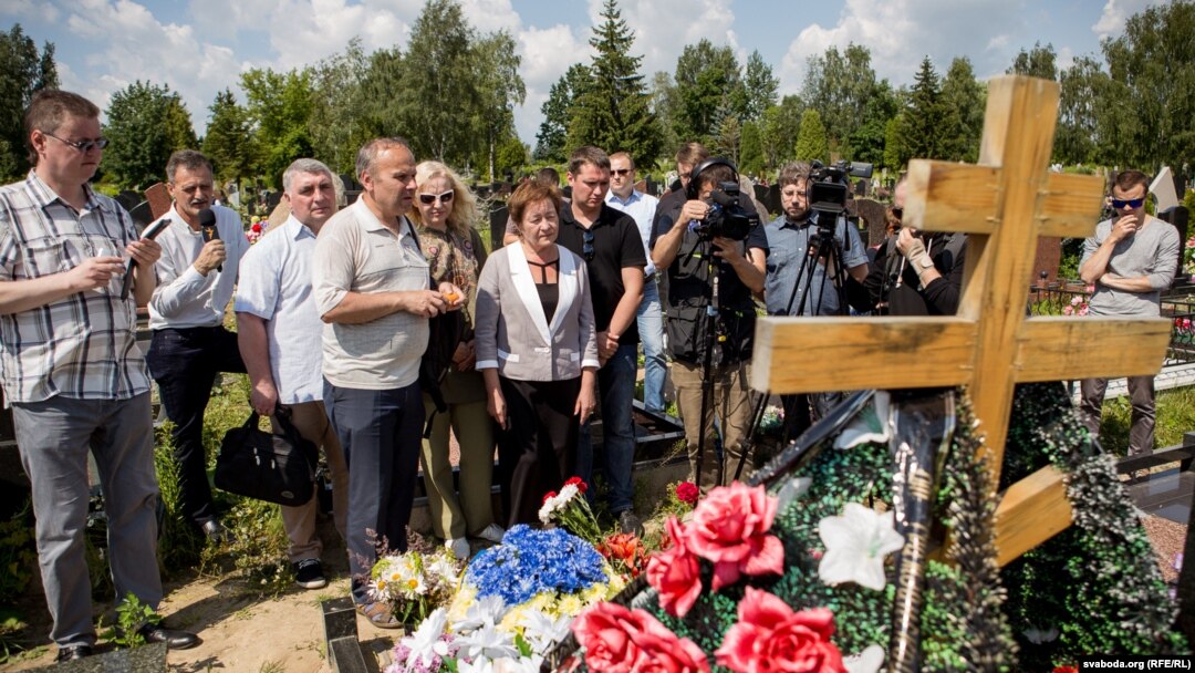 Акція пам’яті журналіста Павла Шеремета біля його могили. Мінськ, 20 липня 2017 року 