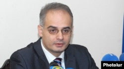 Armenia - Levon Zurabian, a leading member of the opposition Armenian National Congress, at a news conference, 21Dec2011.