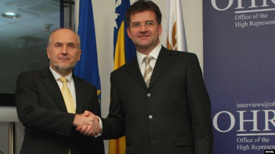 Sa primopredaje dužnosti, Valentin Inzko (l) i Miroslav Lajčak (d)