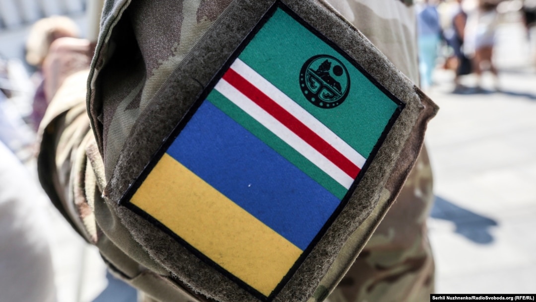 Шеврон с флагами Украины и непризнанной Чеченской республики Ичкерия (иллюстративное фото)