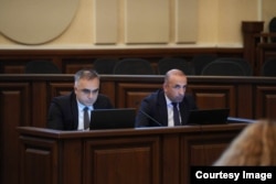 პროკურორები ვახტანგ ცალუღელაშვილი და ვაჟა თოდუა