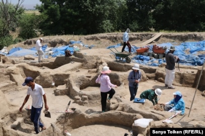 Жаңа Кубандық порно: Казактар қызға оральды секс жасайды