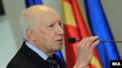 Претставникот на ОН, кој посредуваше во спорот за името, Метју Нимиц 