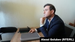 Avocatul lui Țuțu, Ion Negru