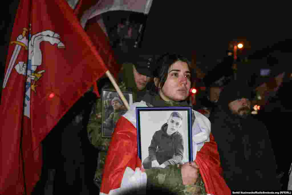 Учасники маршу під час вшанування загиблих не могли стримати сліз