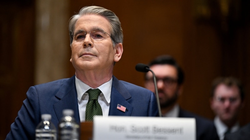 Бессент заявив про загрозу дефіциту бензину в Ірані на тлі блокади США