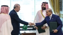 Turkey's President Recep Tayyip Erdogan (L) shaking hands with Pakistan’s Prime Minister Shehbaz Sharif as Saudi Arabia's Crown Prince Mohammed bin Salman (2nd R) looks on after signing a joint defence agreement in Mecca.