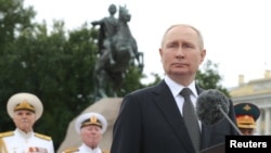 Владимир Путин на праздновании дня Военно-морского флота России в Петербурге, 31 июля 2022 года