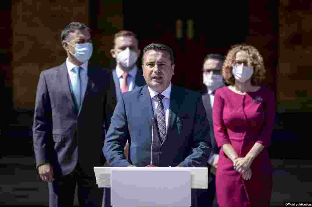 МАКЕДОНИЈА - Членовите на Владата и нивите советници ќе подлежат на тест за проверка на интегритетот, најави денеска вицепремиерот задолжен за борба против корупцијата и криминалот, одржлив развој и човечки ресурси, Љупчо Николовски. Тој најави дека ќе има и уредби со кои ќе се ограничи користењето на службените картички, возила и останатиот имот со кој располагаат функционерите.