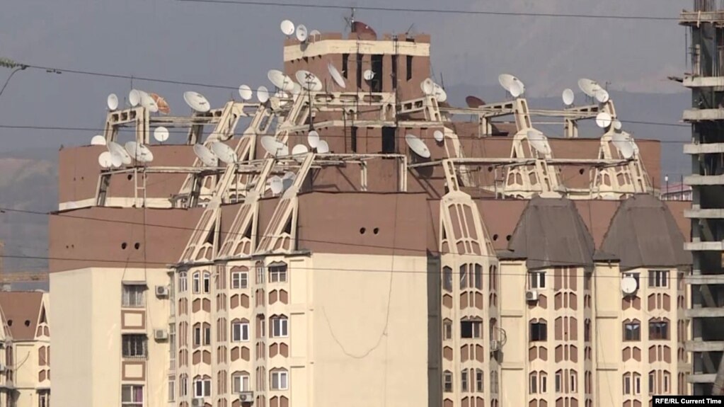 Мэрия Душанбе против спутниковых антенн на крышах. ВИДЕО