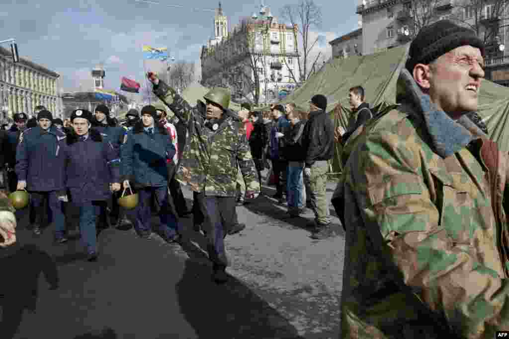 Близько сотні правоохоронців Львівщини прибули у п&rsquo;ятницю до Києва на захист Майдану, 21 лютого 2014 року