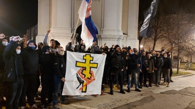 Desničarska organizacija 'Tradicionalisti' protestuje protiv antifašista u Novom Sadu