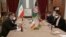 علی شمخانی (چپ) دبیر شورای عالی امنیت ملی ایران در دیدار با حمدالله محب، مشاور امنیت ملی افغانستان