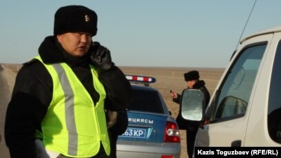 Қынаптың тереңдігін өлшеу порно Құпия агенттер ресми құжаттарды жазады