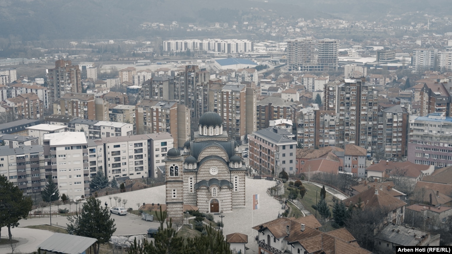 Mitrovica e Veriut prej lart.