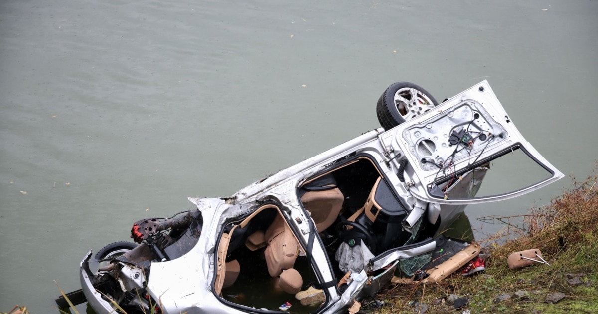 Шестима души са загинали след гонка между кола, превозваща мигранти