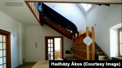 Hadházy szerint ezt az épületrészt használják Orbánék.