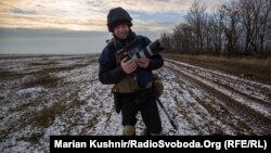 Фотокореспондент Радіо Свобода Андрій Дубчак на передовій під Попасною