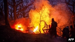 Iranski vatrogasci se već sedmicama bore da obuzdaju šumski požar koji bjesni u provinciji Mazandaran.