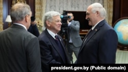 Перамовы спэцпрадстаўніка прэзыдэнта ЗША Джона Коўла з Аляксандрам Лукашэнкам у Менску 15 верасьня 2026 году. Фота: прэс-служба Лукашэнкі