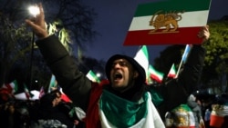 Трамп ги разгледува опциите за Иран додека продолжуваат смртоносните протести