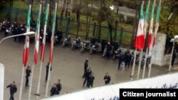 در بزرگ دانشگاه تهران در خیابان انقلاب