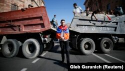 Оппозиционеры перекрывают улицы в Ереване, 2 мая 2018 г.
