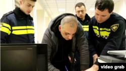 Кадр из распространенного МВД видео