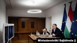 Orbán Viktor és Szijjártó Péter videókonferencián a Karmelita kolostorban az Európai Unió vezetőivel 2024. február 25-én