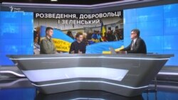 Президент Володимир Зеленський і добровольці у Золотому: хто кого зневажає?