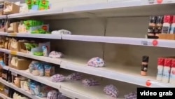 Полки с продуктами в супермаркете Ашан в Симферополе, июнь 2026 года