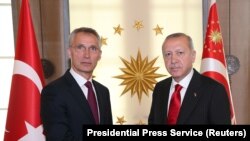 Një takim në mes të Sekretarit të Përgjithshëm të NATO-s, Jens Stoltenberg me presidentin e Turqisë, Rexhep Tajip Erdogan.