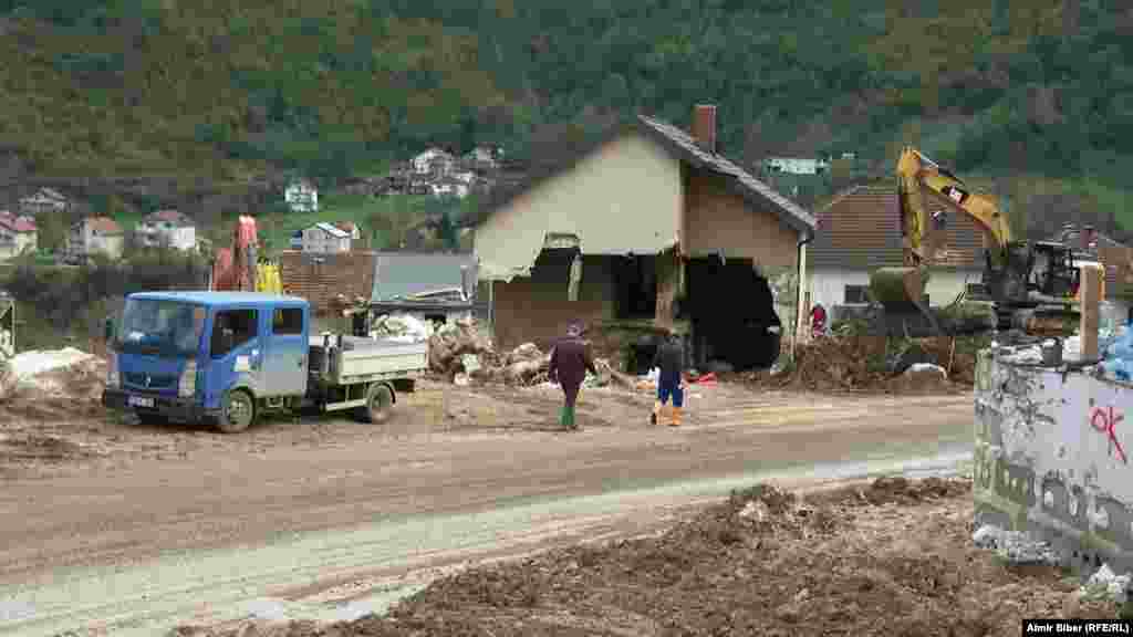 Uništena kuća kraj magistralnog puta u Donjoj Jablanici, BiH, 8. 10. 2024.