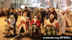 ФОТА: Дзяды-маразы на інвалідных вазках зладзілі акцыю ў Менску