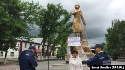 Порно Моника Лей ру Интернетте нағыз жігіттердің ақшасы туралы порно көру