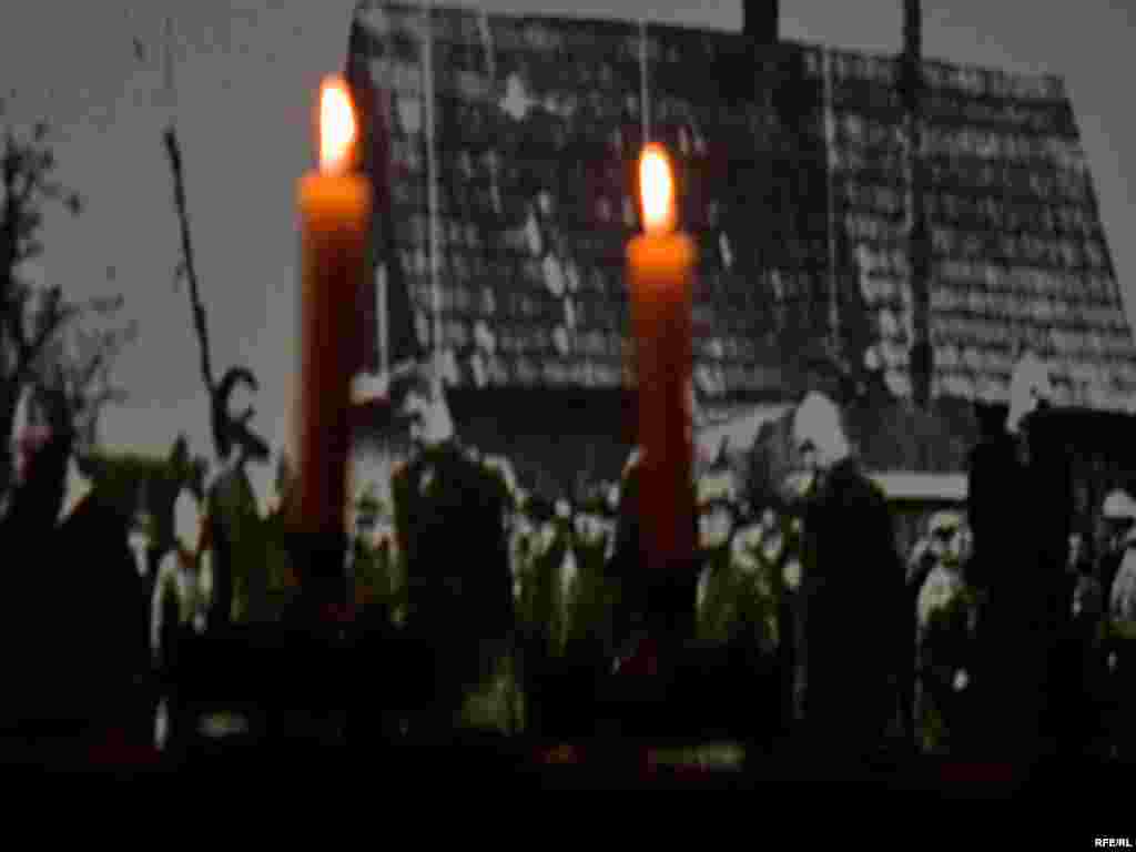 Dan sjećanja na Holokaust - Medjunarodni Dan sjećanja na žrtve holokausta ustanovila je 2005.godine Generalna Skupština UN, a kao datum uzet je dan kada su 1945.godine sovjetske trupe oslobodile nacistički logor Auschwitz. Više od milijun ljudi umrlo je u gasnim komorama logora ili od prinudnog rada, bolesti ili gladi.