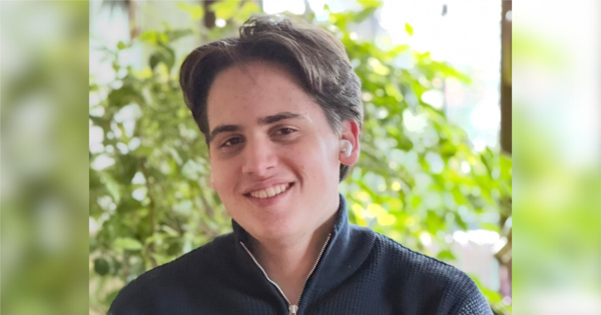 Той е ученик в 11. клас, а вече е автор