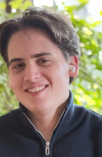 Той е ученик в 11 клас а вече е автор