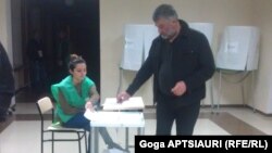 A voter casting his ballot in Georgia's presidential election on October 27.