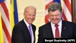 Ukrainian President Petro Poroshenko (right) and U.S. Vice President Joe Biden smile prior to speaking to the press following talks in Kyiv in November 2014.