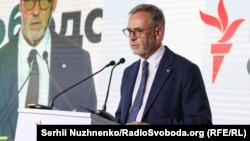 Стівен Капус очолював медіакорпорацію з 1 січня 2024 року