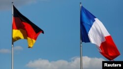 Флаги Германии и Франции, иллюстративное фото.
