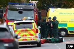 Echipe de intervenție la sinagoga atacată la Manchester pe 2 octombrie 2025.