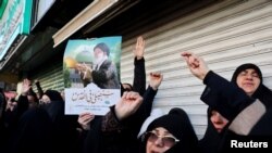 Оятуллоҳ Али Хоманаий тарафдорлари, Теҳрон, 1 март, 2026