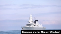 Британский эсминец HMS Defender, порт Батуми на Черном море, Грузия, 26 июня 2021 года