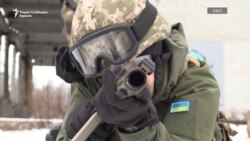 Украински доброволци тренираат одбрана од руска инвазија