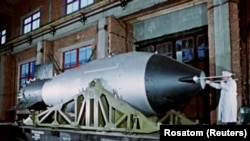 Rad na Car bombi, nepoznata lokacija u Sovjetskom Savezu, 1961.